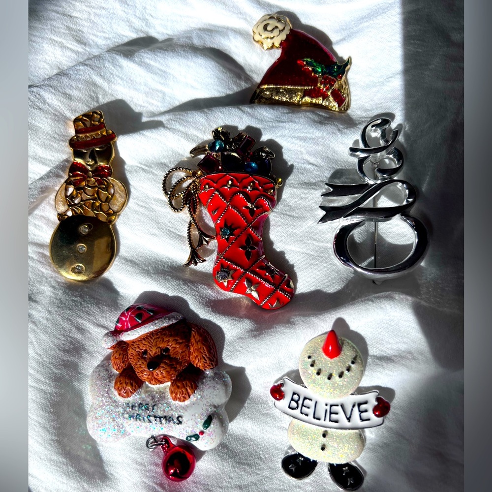 Christmas Pins - Lot of 6